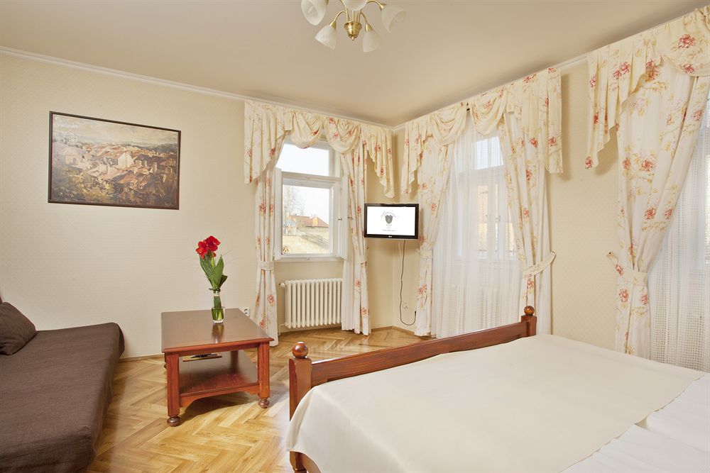 Hotel U Zlatých nůžek_1