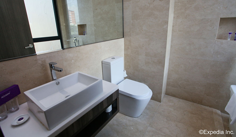 Aqueen Jalan Besar Hotel_2