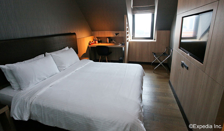 Aqueen Jalan Besar Hotel_1