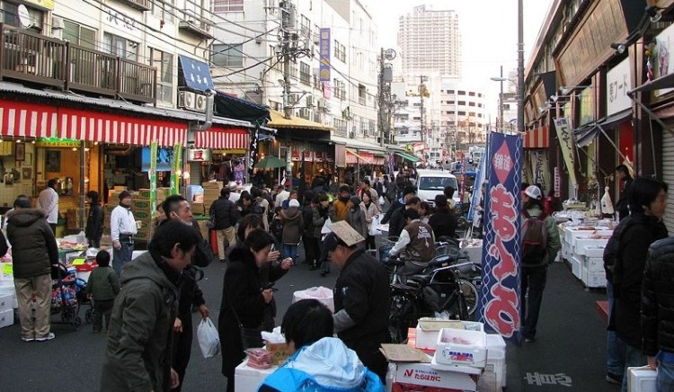 ตลาดปลา Tsukiji ประเทศญี่ปุ่น