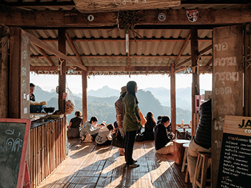 07-กินก๋วยเตี๋ยวกับวิวสวยๆ-ที่ร้านก๋วยเตี๋ยวห้อยขาบ้านจ่าโบ่-03