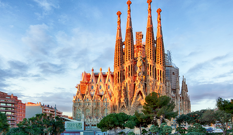 1.Sagrada-Familia-ประเทศสเปน