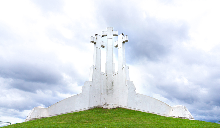 1.ยอดเขาไม้กางเขนสามอัน-Three-Crosses-5