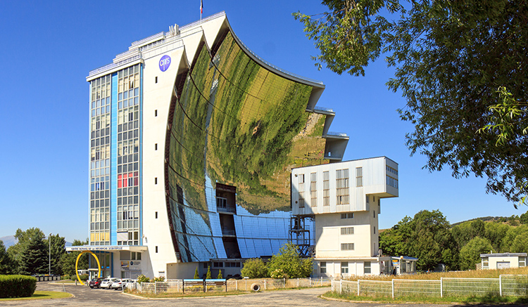 สถาปัตยกรรม 10.-โซลาร์-เฟอร์เนส-Solar-Furnace-เมืองโอเกโล-ฝรั่งเศส-1