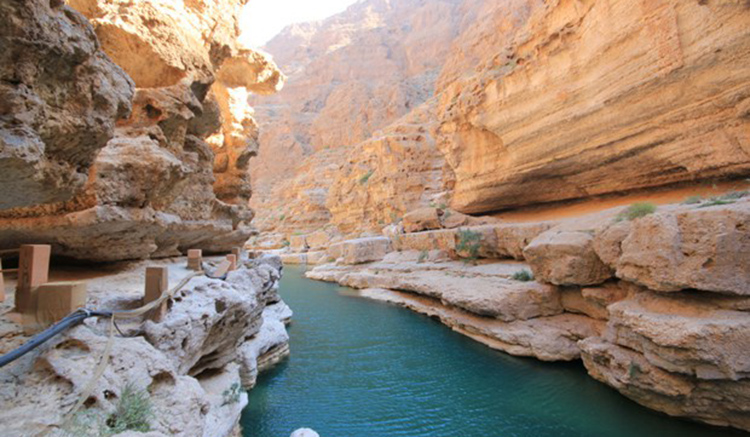 2. ทะเลสาบวาดิชาบ (Wadi Shab) ตะวันออกกลาง