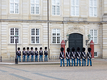 2.Amalienborg-Palace-3