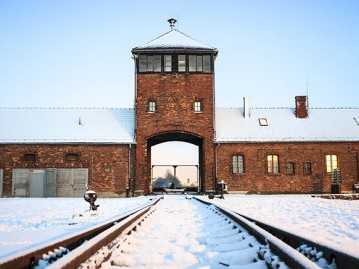 2.Auschwitz-Concentration-Camp-1
