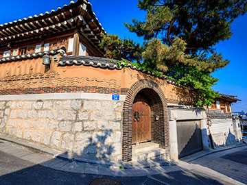 2.Bukchon-Hanok-Village-2.jpg
