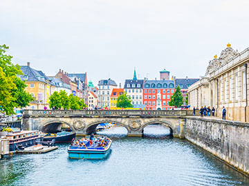 2.Nyhavn-Harbour-3.jpg