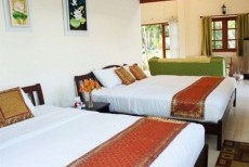 ห้องนอน โกลเด้น เลค วิว บูติค รีสอร์ท