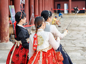 3.-Kukmin-Hanbok-2.jpg