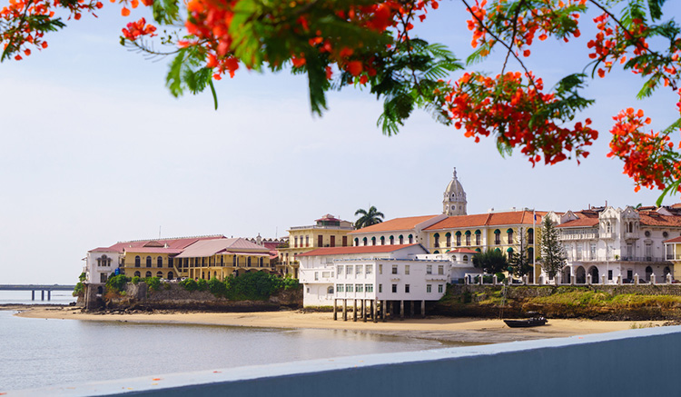 3.-คาสโคเวียโฮ-Casco-Viejo-01