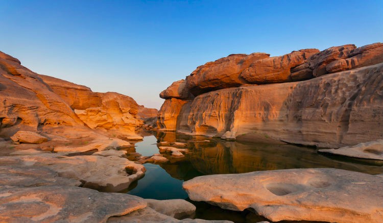 3. ชมความอัศจรรย์ของธรรมชาติที่สามพันโบก