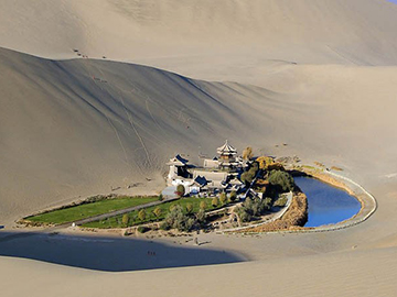3.Crescent Moon Lake-1