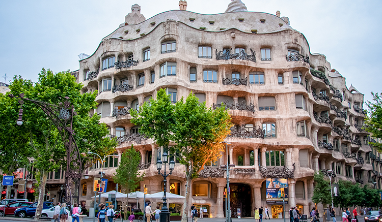  สถาปัตยกรรม 4.-Casa-Mila-ตึกประหลาด-คาซา-มิลา-บาร์เซโลนา-ราชอาณาจักรสเปน-1