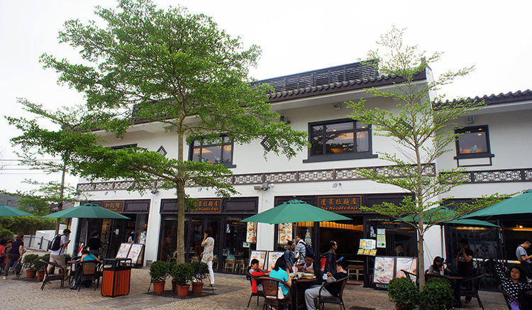 4.นั่งกระเช้านองปิง.jpg