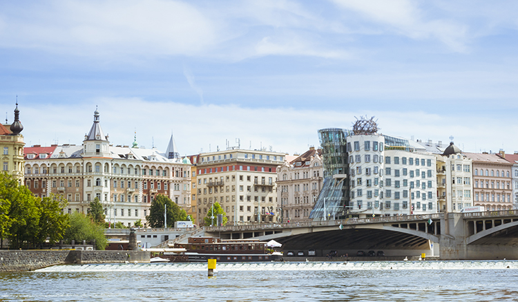 5.-The-Dancing-House-เดอะ-แดนซิง-เฮาส์-ตึกเต้นรำ-กรุงปราก-สาธารณรัฐเช็ก-2