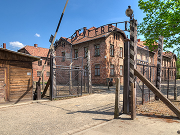 5.Auschwitz-Concentration-Camp-2
