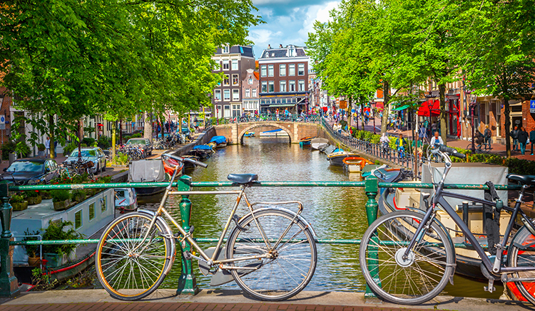 5.Canals-of-Amsterdam-1