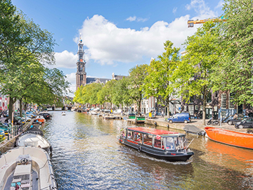 5.Canals-of-Amsterdam-3