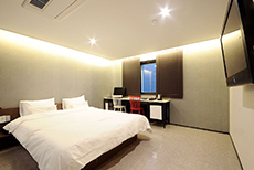 5.Queens Hotel -01