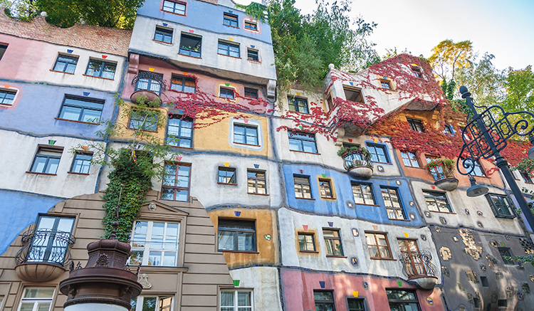 6.-The-Hundertwasserhaus-เดอะ-ฮุนเดิทวาสเซอร์เฮาส์-กรุงเวียนนา-ประเทศออสเตรีย-1