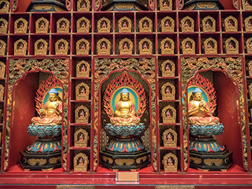 6.ไหว้พระขอพรวัดพระเขี้ยวแก้ว.jpg