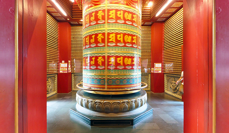 7.ไหว้พระขอพรวัดพระเขี้ยวแก้ว.jpg