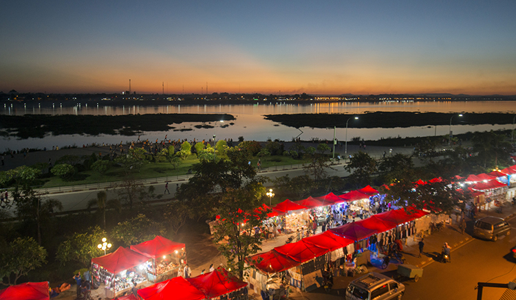 8.Vientiane-Night-Market-1