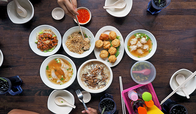 8.ดูแลเรื่องอาหารให้กับผู้สูงอายุ