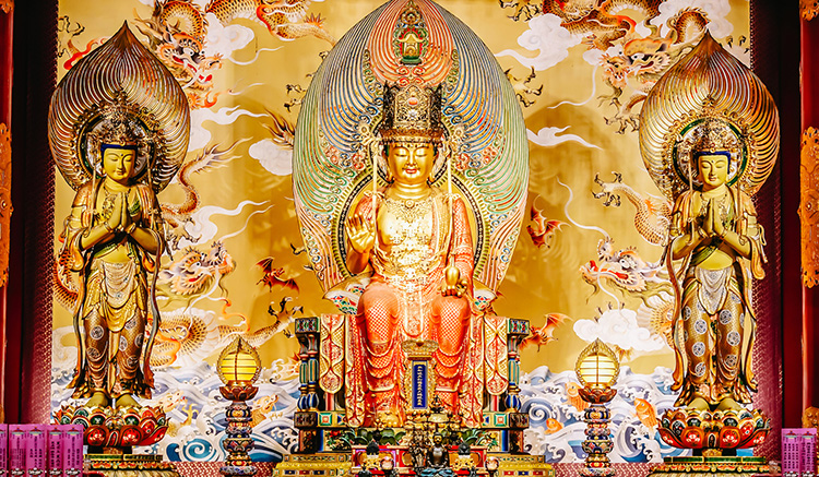 9.ไหว้พระขอพรวัดพระเขี้ยวแก้ว.jpg