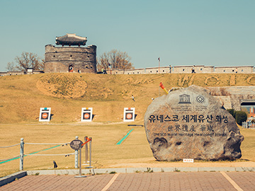 Hwaseong-Fortress-3.jpg
