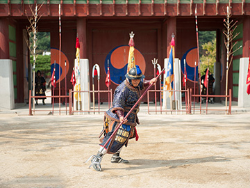 Hwaseong-Haenggung-Palace-3.jpg
