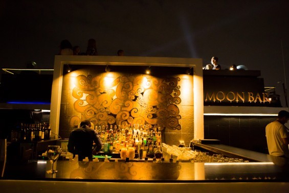 Vertigo and Moon bar_6407
