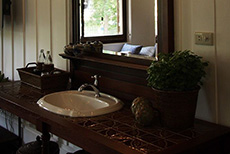 The Bhuthorn Bed and Breakfast (2)