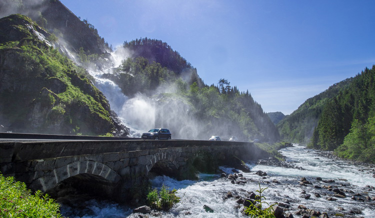5. น้ำตกฟอสเซ่น (Latefossen)