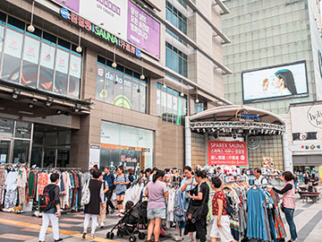ตลาดทงแดมุน-Dongdaemun-Market-2.jpg