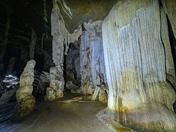 ถ้ำพุหวาย-2.jpg