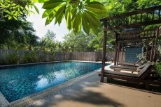 สระว่ายน้ำ ธาราบุรี รีสอร์ท สุโขทัย