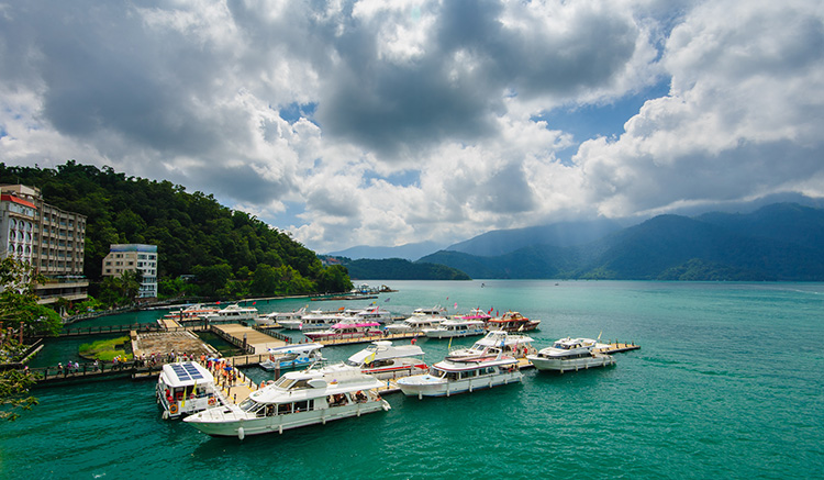 นั่งเรือชมความงาม-1.jpg